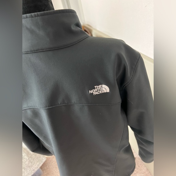 Women’s black soft shell north face jacket - Picture 3 of 10